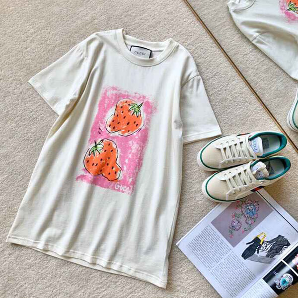 2022新作限定人気 GUCCI★グッチ いちご コピー Tシャツ  大人コーデ ストロベリーオーバーサイズ 539081 XJA2J 7136