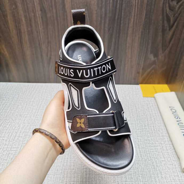 ルイヴィトン スニーカー 偽物 サンダル アークライト・ライン ★新作★1A7U64 アイコニックな 2022SSLV Louis vuitton
