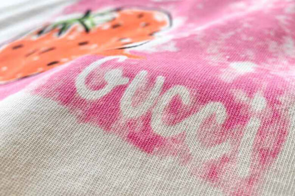 2022新作限定人気 GUCCI★グッチ いちご コピー Tシャツ  大人コーデ ストロベリーオーバーサイズ 539081 XJA2J 7136