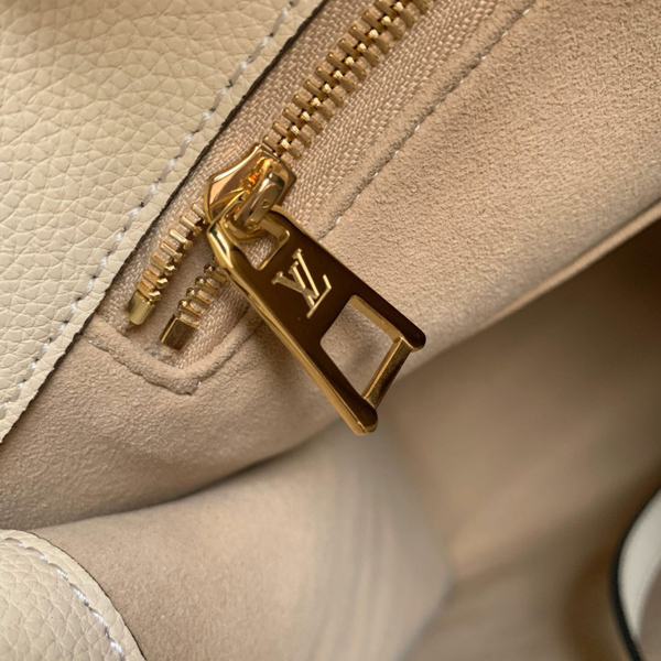 2022新作限定 ルイヴィトン オンザゴー 偽物 Vuitton トートバッグ GM モノグラム M44925